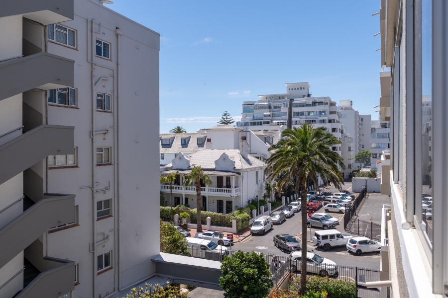 2 Bedroom Property for Sale in Sea Point Western Cape